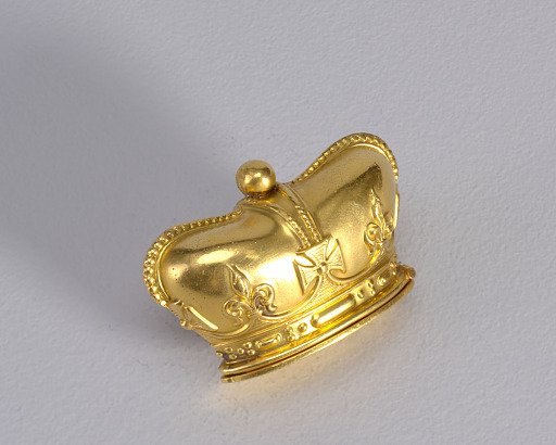 Crown-shaped matchsafe