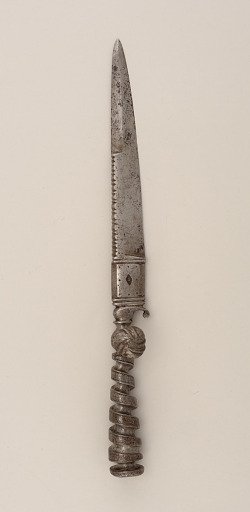 Dagger Form Knife