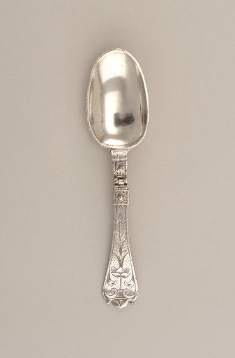 Folding Spoon with Engraved Floral Decoration and Lion Cartouche