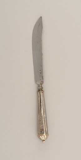 Dinner Knife With Engraved Braided Pattern