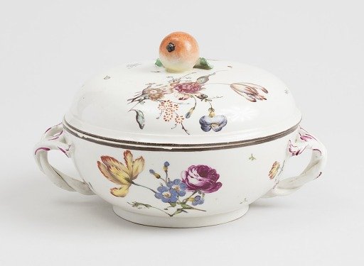 Écuelle with Apple Finial