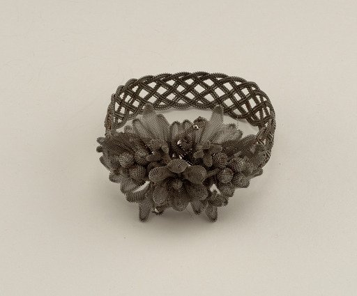Steel-wire bracelet