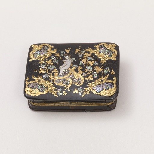 Snuff box