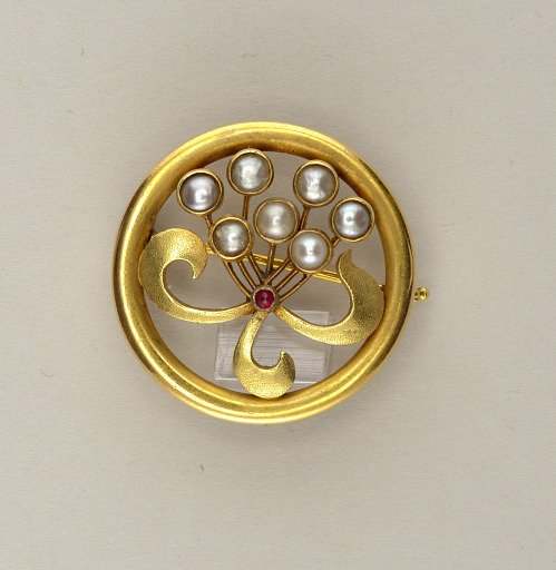 Brooch with Pearls