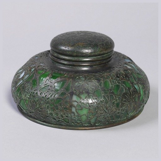 Ink well and lid