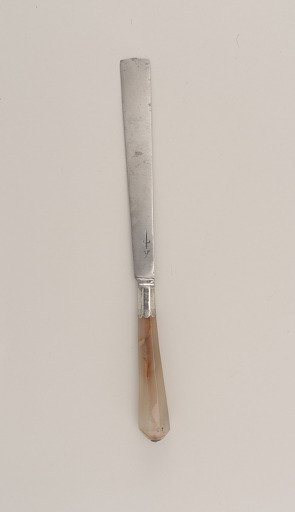 Knife with Eight-Paneled Agate Handle