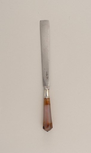 Knife with Eight-Paneled Agate Handle