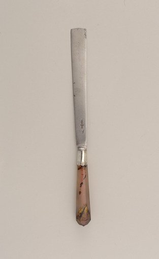 Knife with Eight-Paneled Agate Handle