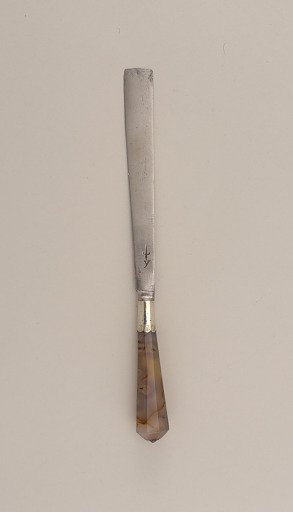 Knife with Eight-Paneled Agate Handle