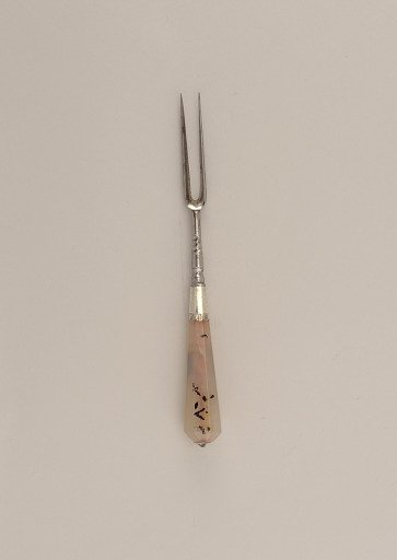 Fork with Eight-Paneled Agate Handle