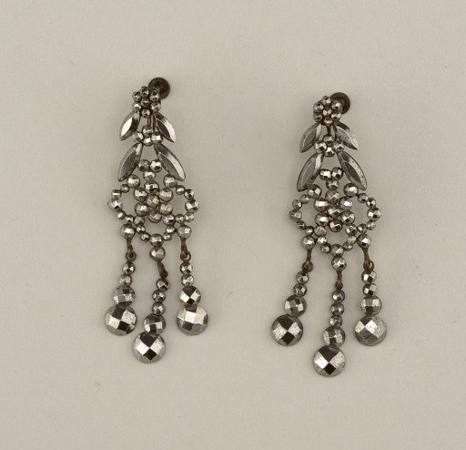 Pair of earrings