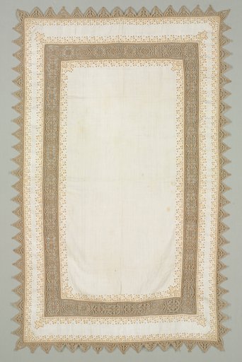 Cloth for a table ?