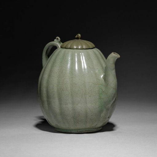 Melon-shaped Wine Ewer with Incised Chrysanthemum Design