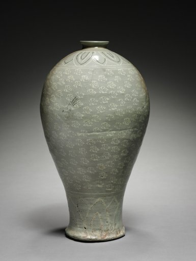 Prunus Vase with Inlaid Clouds and Flying Cranes Design