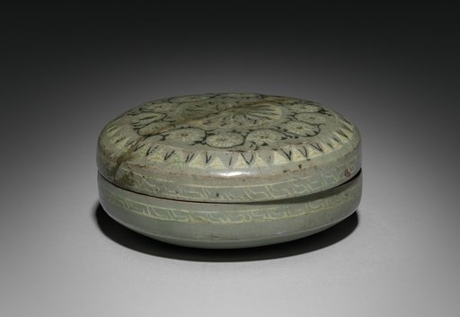 Box and Cover with Inlaid Chrysanthemum and Scroll Design