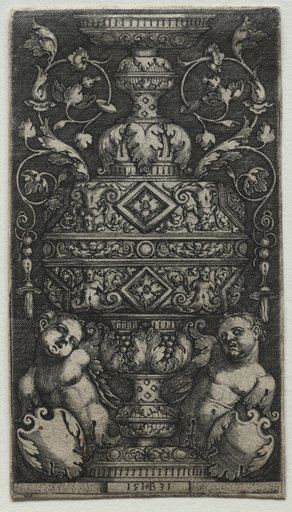 Vase Orné d'Enfans