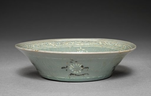 Dish with Inlaid Chrysanthemum Design