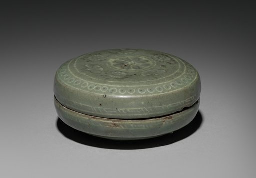 Box and Cover with Inlaid Chrysanthemum and Insect Design