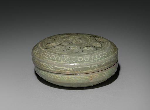 Box and Cover with Inlaid Chrysanthemum and Scroll Design