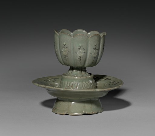 Floral-shaped Cup and Saucer with Inlaid Chrysanthemum Design