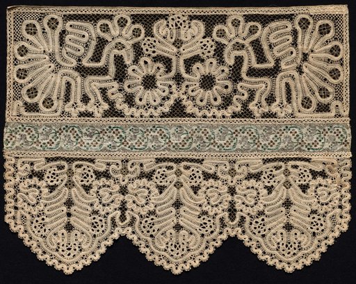 Lace Towel End