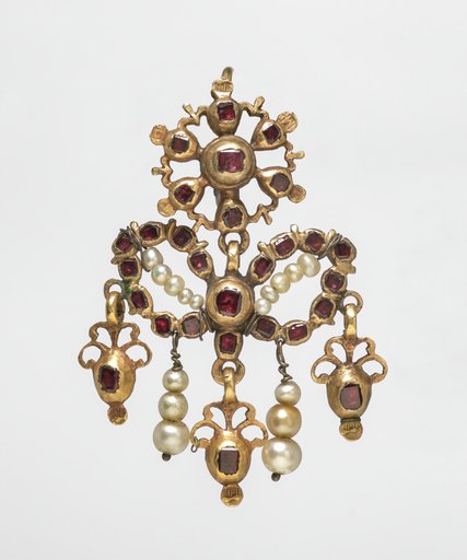 Woman's Costume (Earring)