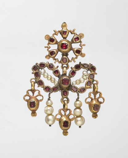 Woman's Costume (Earring)
