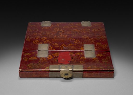 Mirror in a Lacquer Case