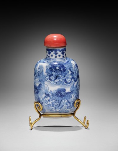 Flattened Ovoid Snuff Bottle with Stopper