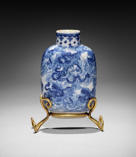 Flattened Ovoid Snuff Bottle with Stopper