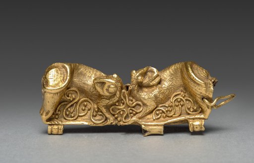 Repoussé Gold Clasp