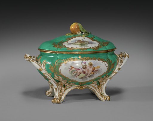 Covered Tureen (Terrine du roi)