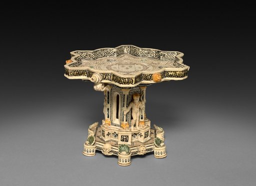 Pedestal Dish