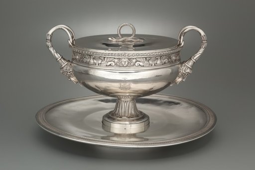 Covered Tureen on Stand (Pot à oille)