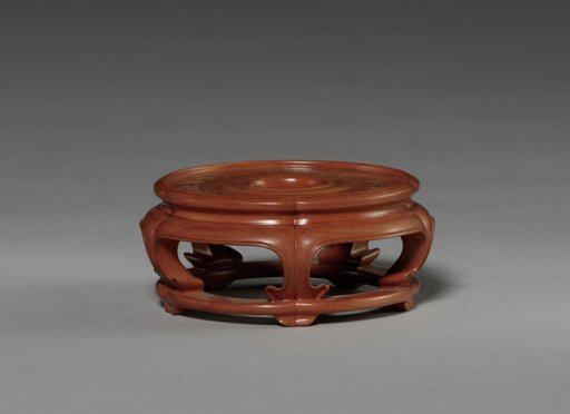 Covered Jar (stand)