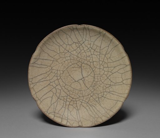 Lobed Dish: Guan ware