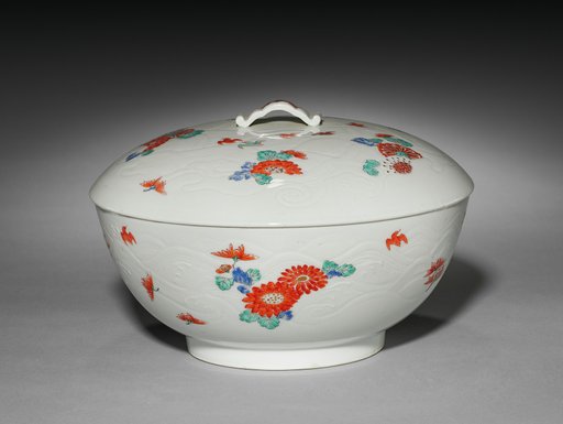 Covered Bowl with Chrysanthemums and Chidori: Kakiemon Ware