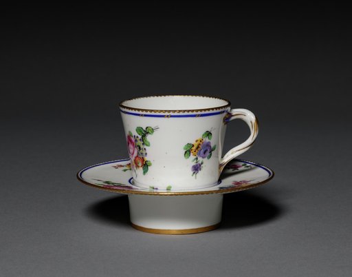 Cup and Saucer (Gobelet et soucoupe enfoncée)