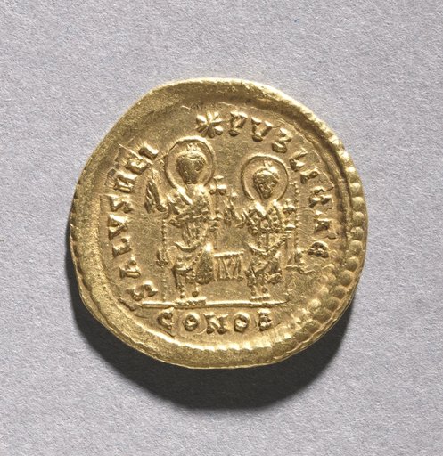 Solidus of Theodosius II and Valentinian III (reverse)