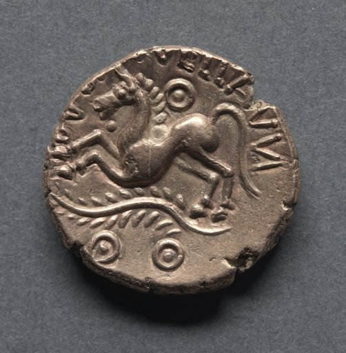 Dubnovellaunos Stater: Wreath and Crescents (obverse)