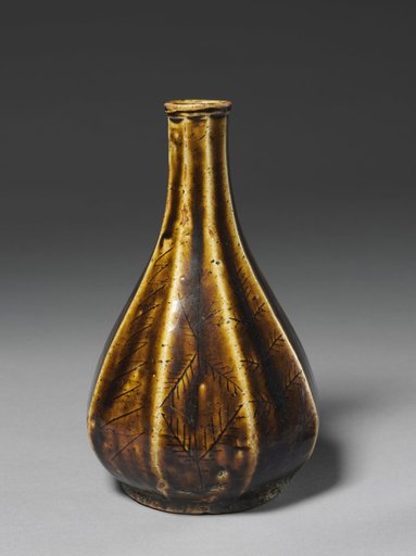Eight-faceted Bottle