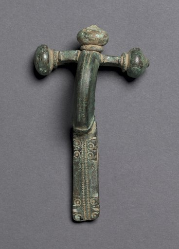 Cross-bow Fibula