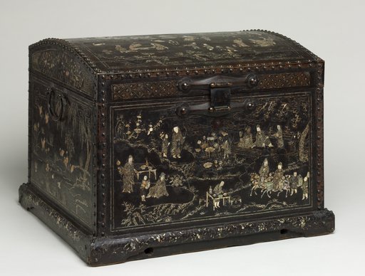 Chest for Storing Garments