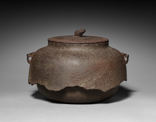 Kettle with Crane Design