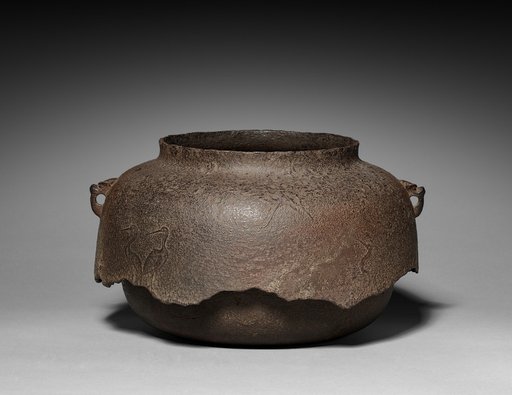 Kettle with Crane Design