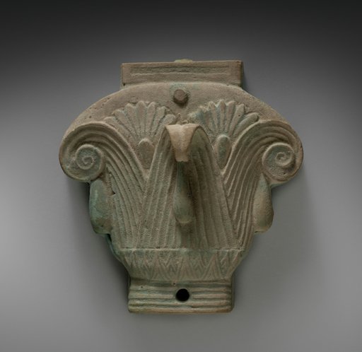 Box (Pyxis) in the Form of a Composite Capital