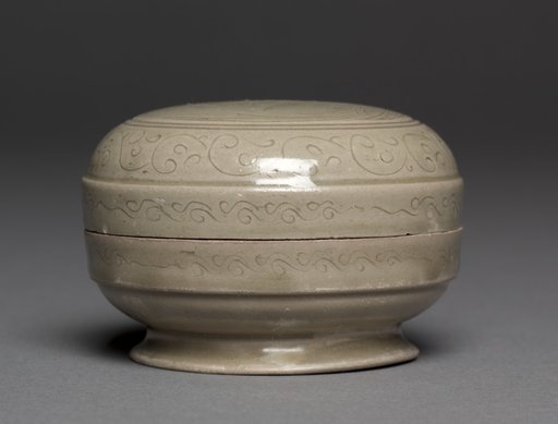 Covered Box with Double-Parakeet Design