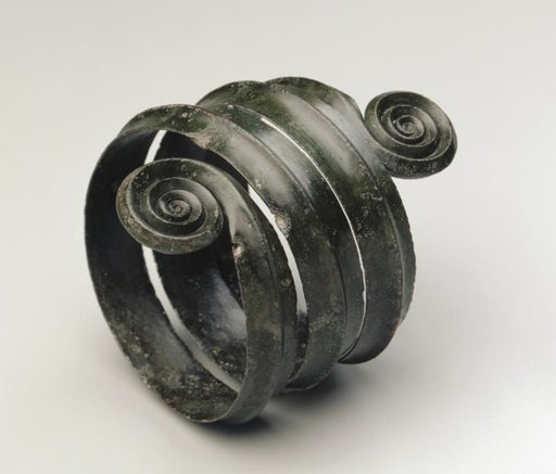Turned Armilla