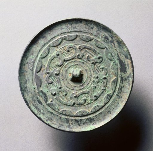 Mirror with Continuous Arcs and Quasi-Dragons