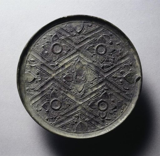 Mirror with Five Blossoms and Overlapping Lozenges